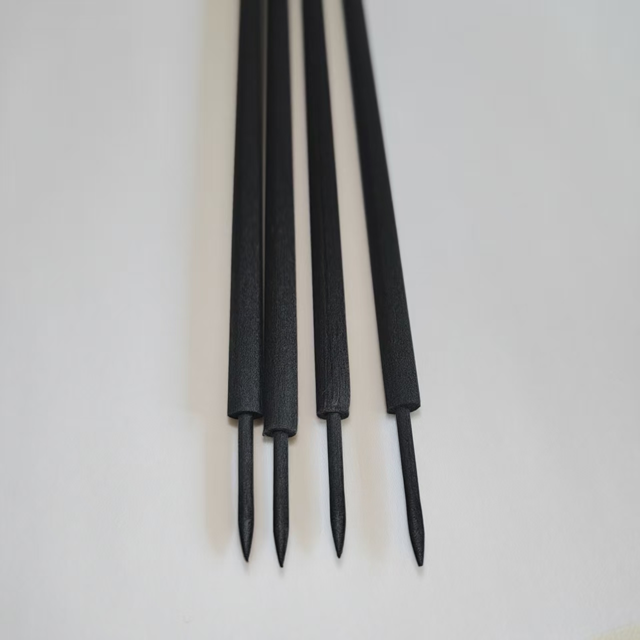 Les nouveaux bâtons diffuseurs de fibres à évaporation d’air de parfums et d’huiles essentielles sont disponibles en différentes tailles et couleurs, avec des options personnalisables pour économiser sur les coûts d’emballage.