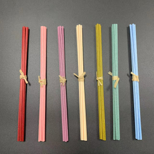 Fabricant en gros de bâtons de diffuseur de roseaux colorés rouge bleu vert jaune, tiges de diffuseur de fibres, bâtons de fibres de coton parfumés